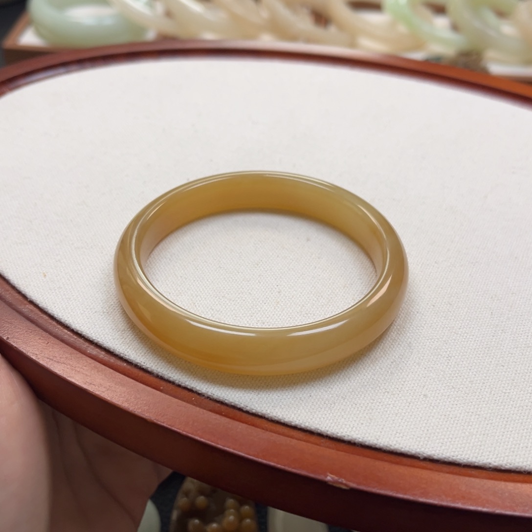 自***装和田玉未镶嵌颈饰