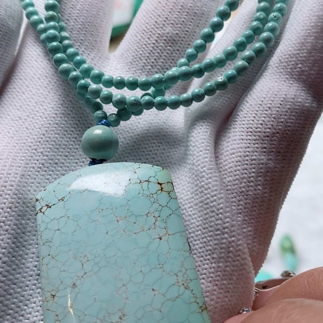 绿松石颈饰未镶嵌