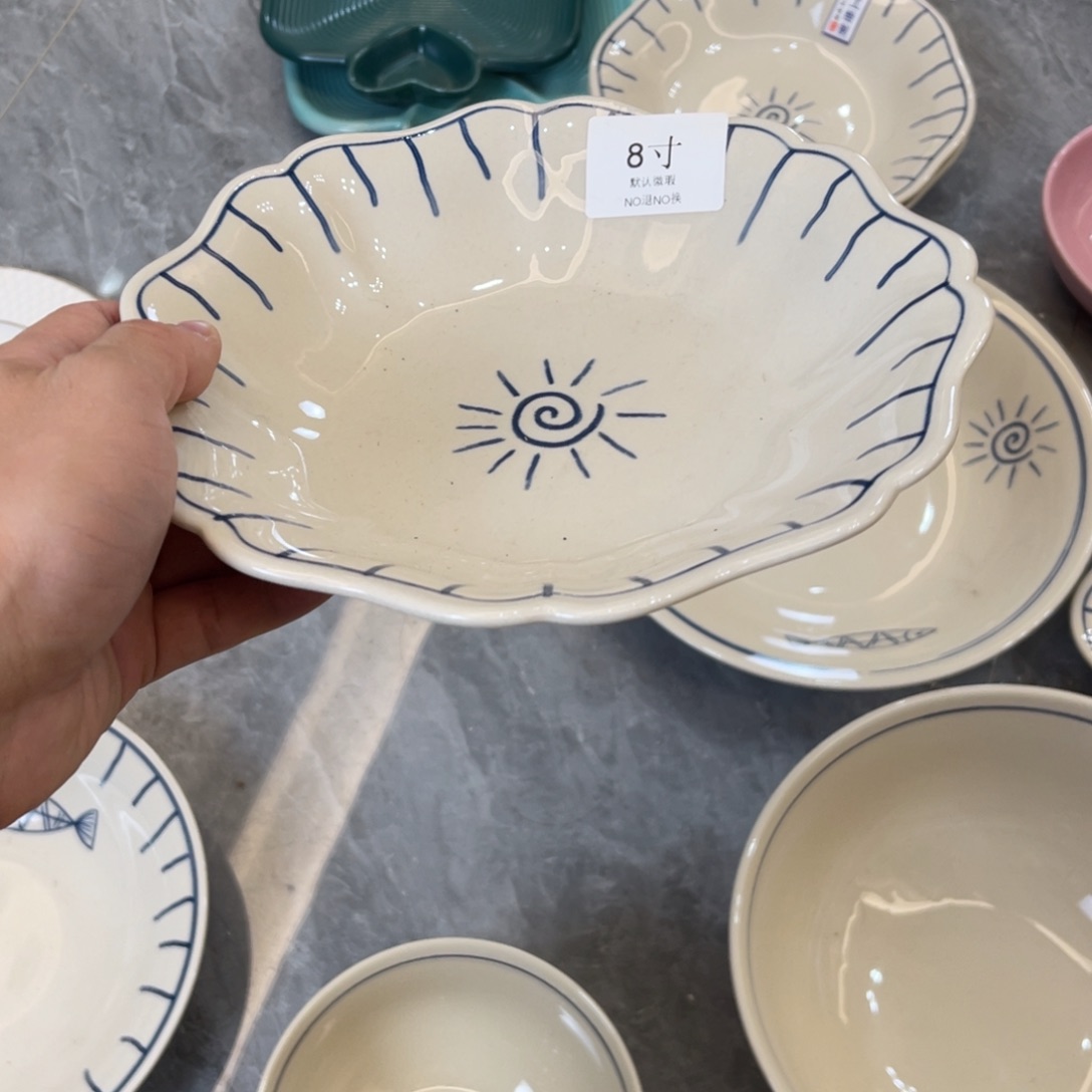 陶瓷微瑕餐具介意勿拍，满18飞！