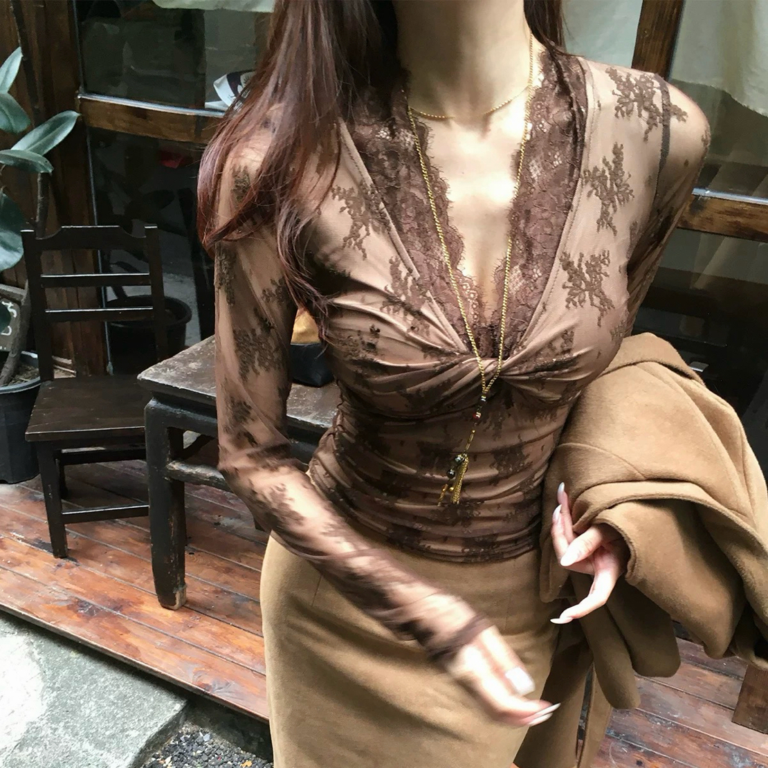 Hong 蕾丝v领长袖T恤女秋冬新款微透性感修身显瘦打底衫上衣