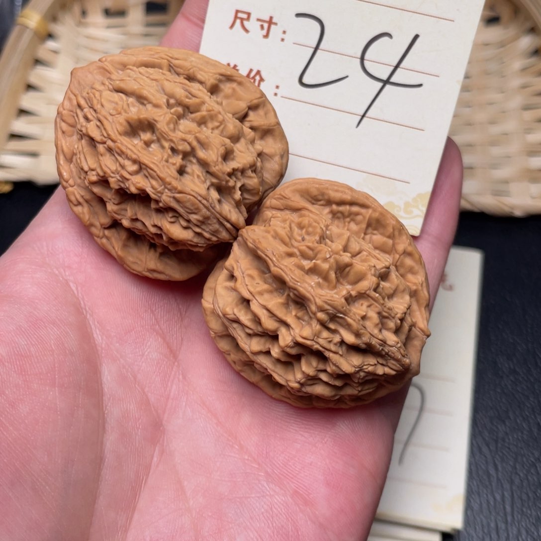 文玩核桃把件虎头42尺24