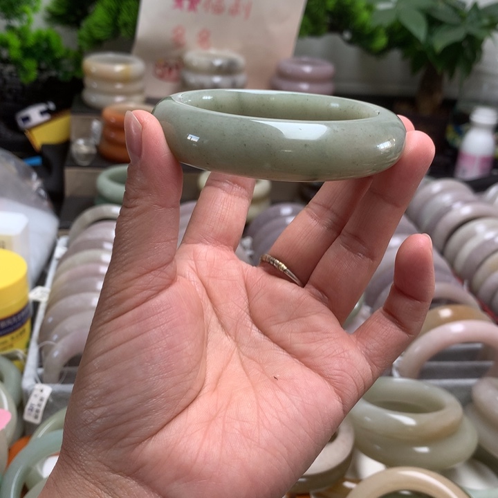 石英质玉未镶嵌手镯