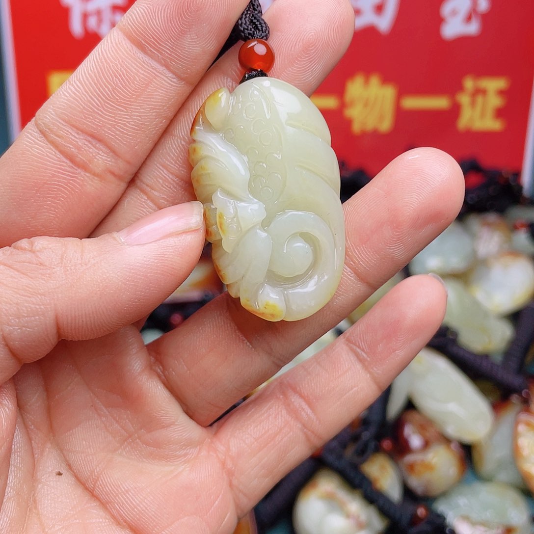 和田玉颈饰未镶嵌