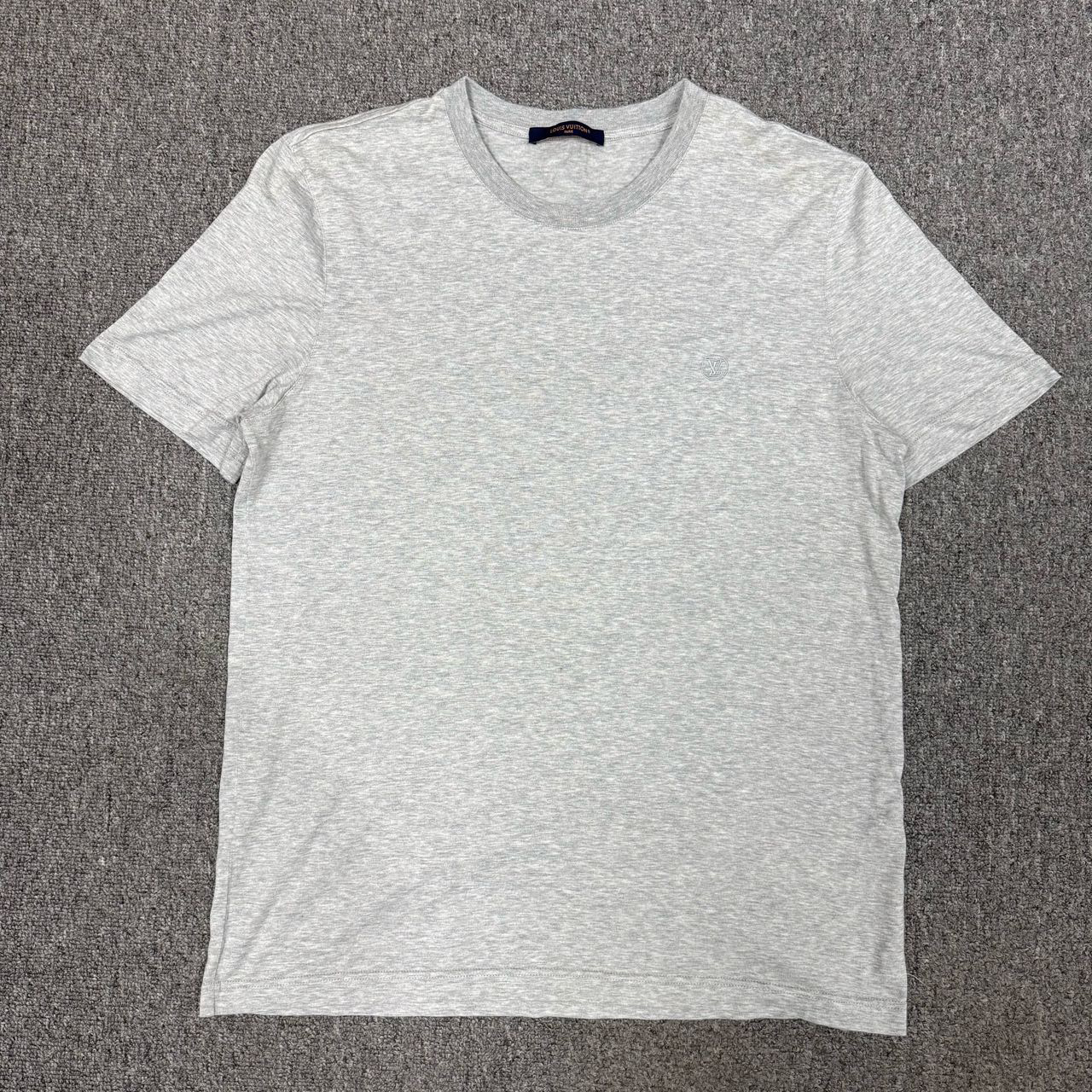 99新 LV 12428148 Louis Vuitton LV灰色胸前刺绣logo短袖 XL码