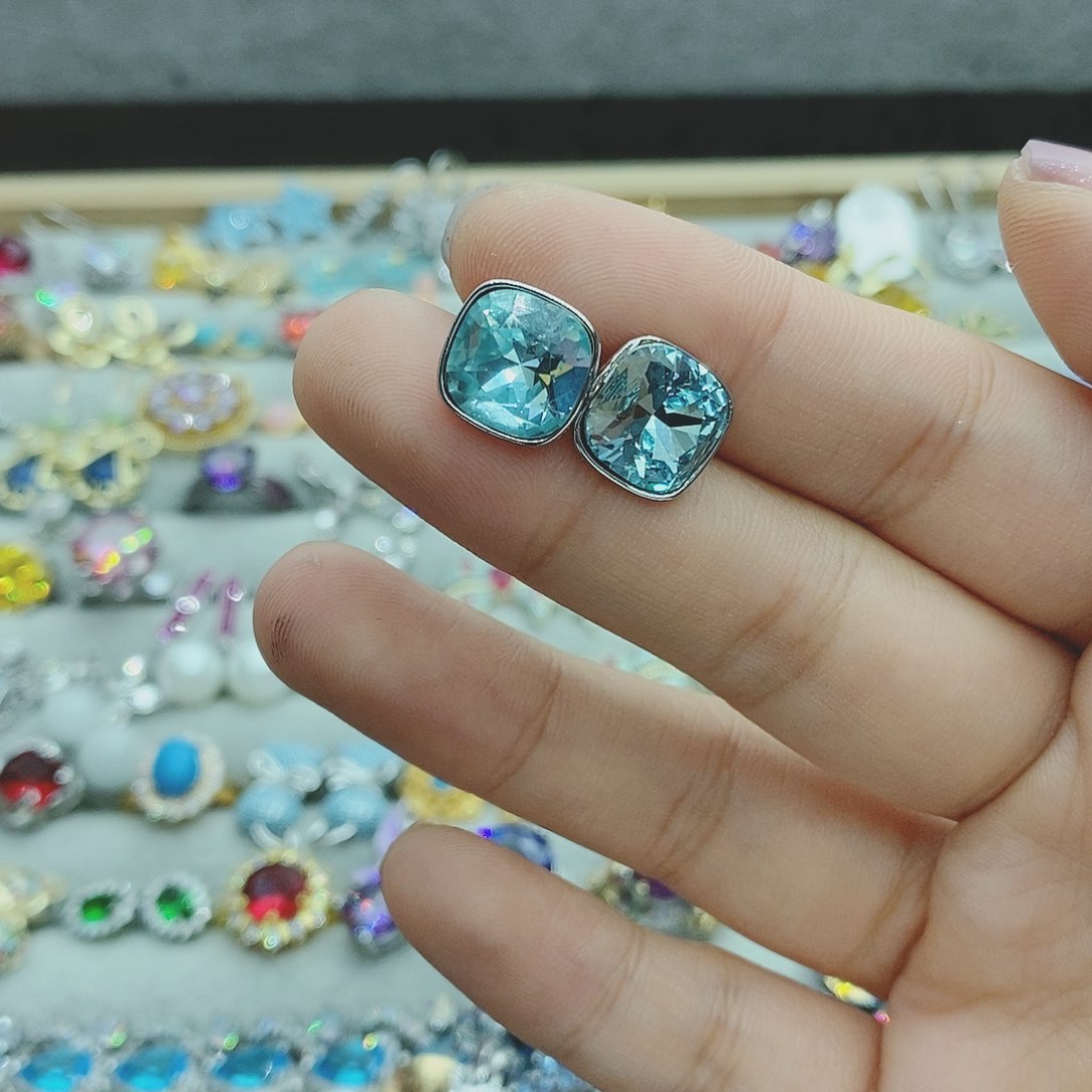 【闪购商品】银S925镶嵌耳饰托帕石