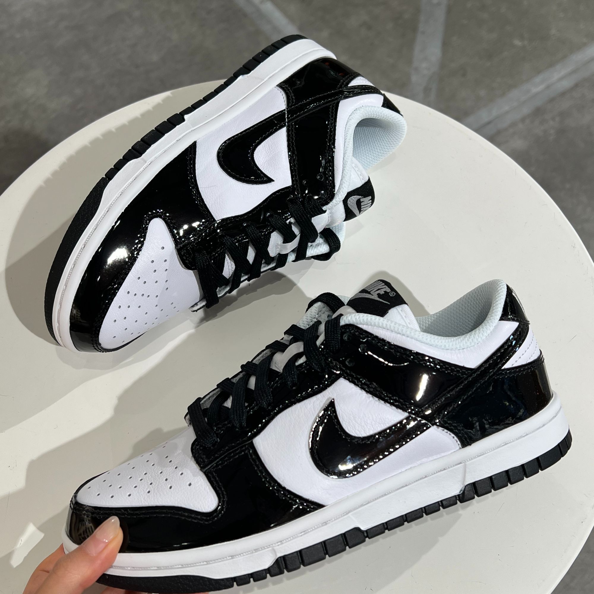NIKE/耐克官方正品光面熊猫女款板鞋IV5104-102