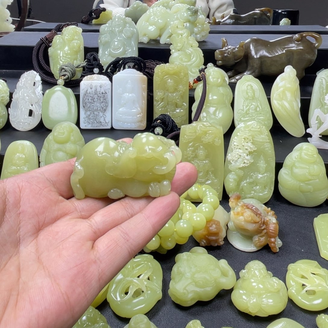 和田玉未镶嵌颈饰