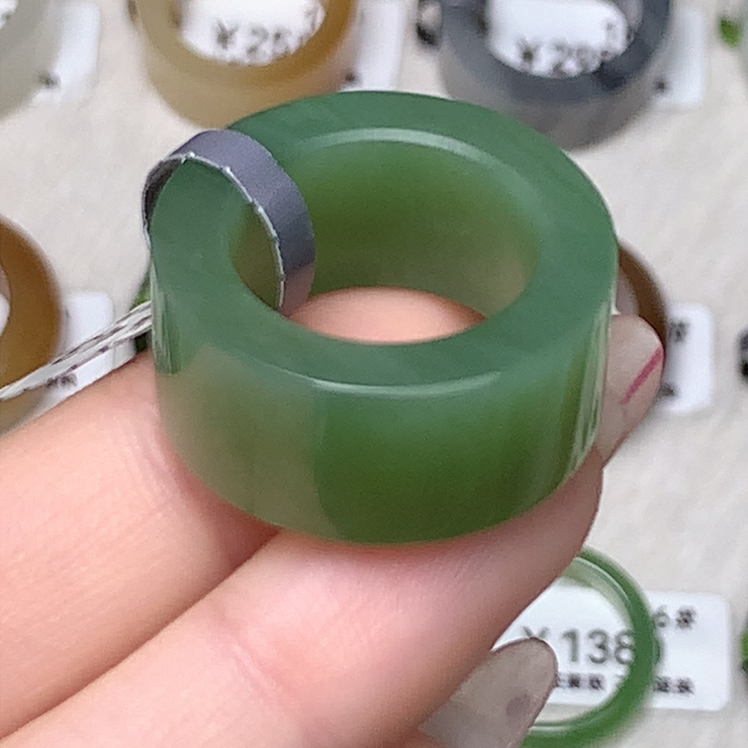 未镶嵌戒指和田玉