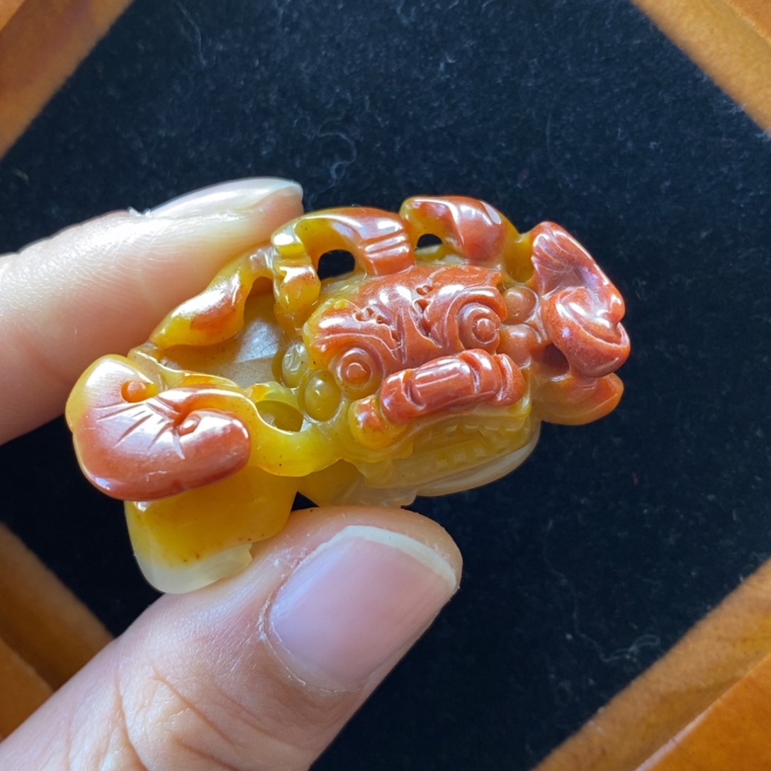 石英质玉（黄龙玉）颈饰未镶嵌