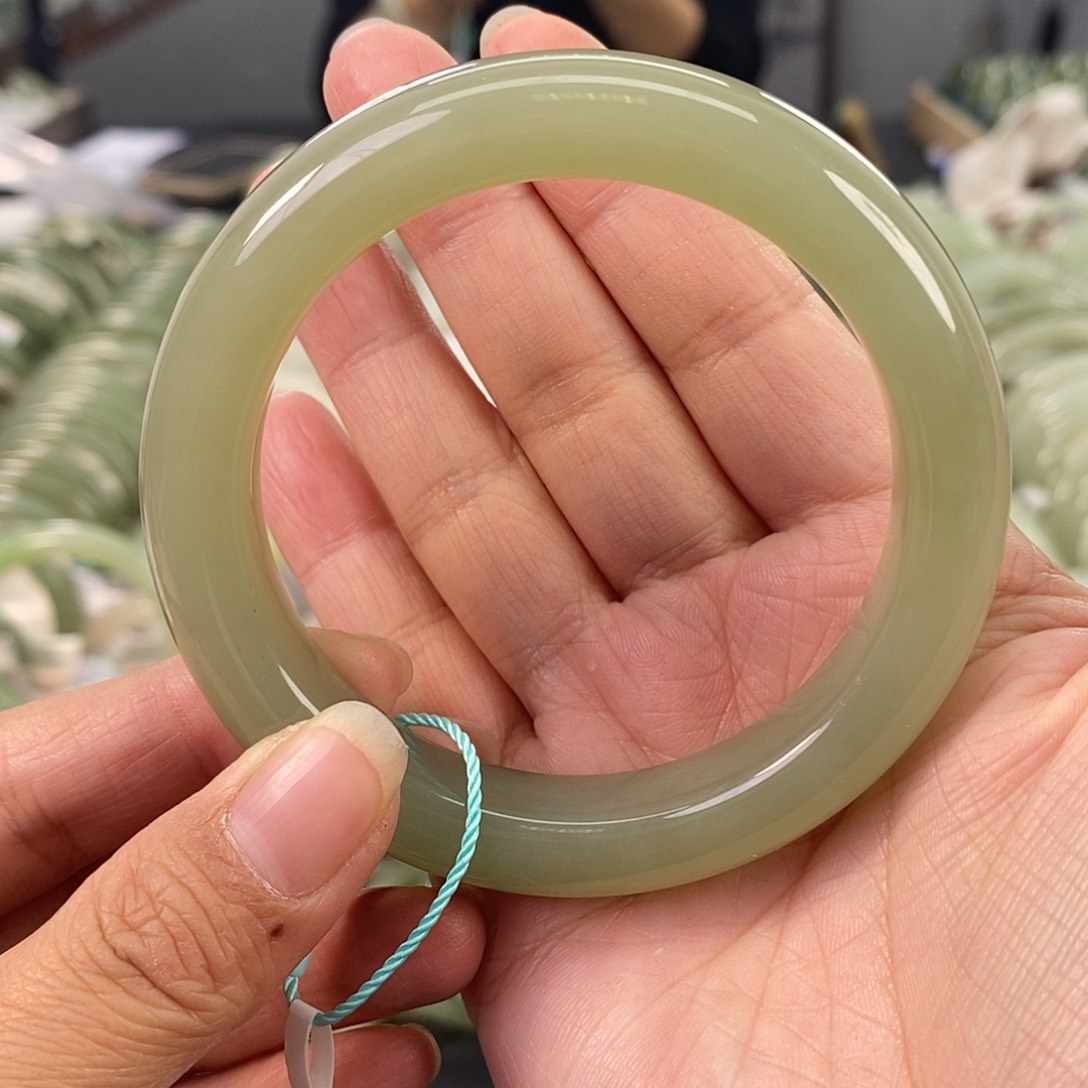 和田玉 和田玉手镯58有纹未镶嵌