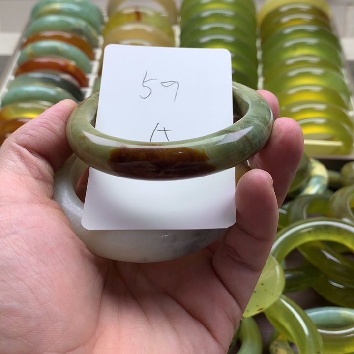 半***月蛇纹石玉未镶嵌手镯