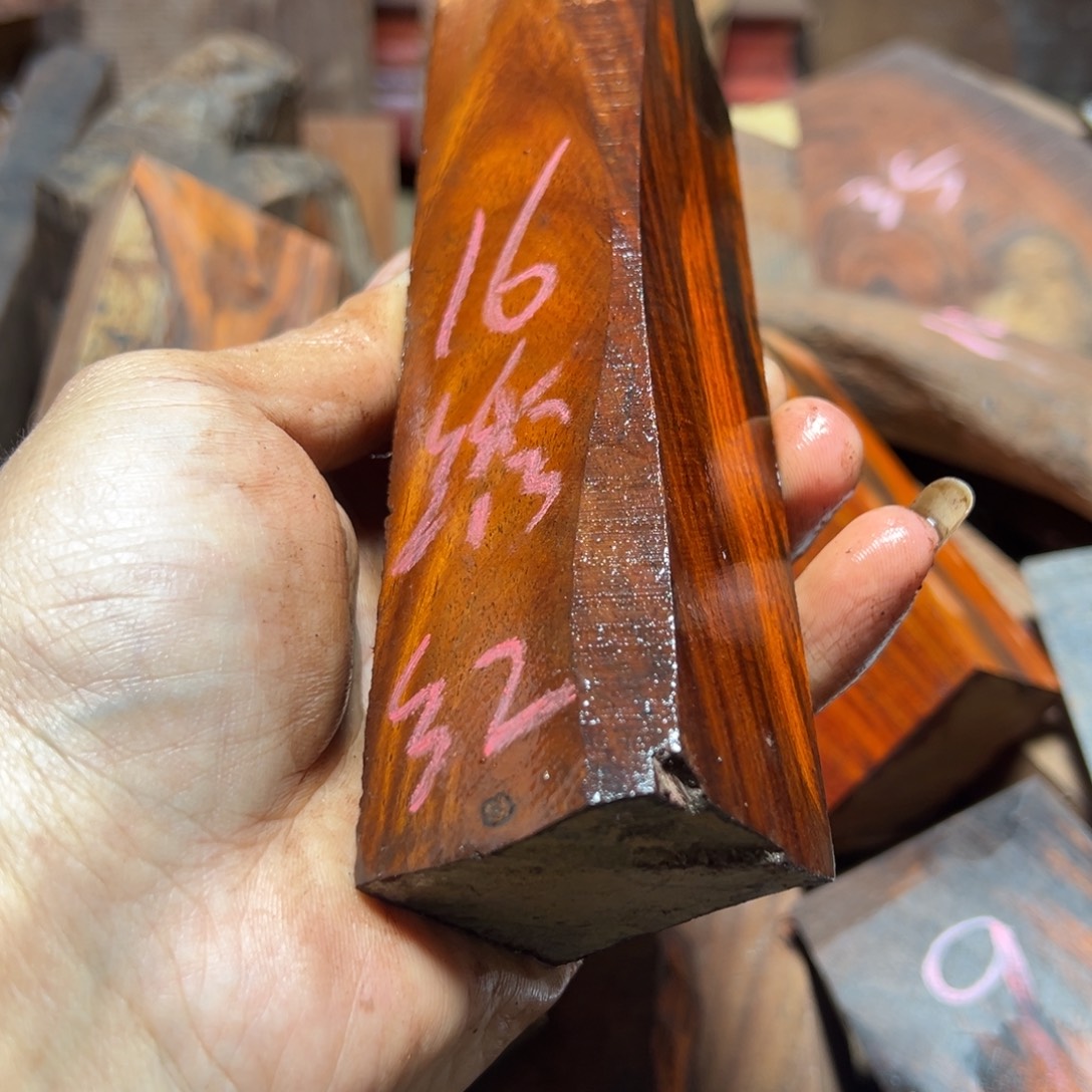 绣***红交趾黄檀（大红酸枝）