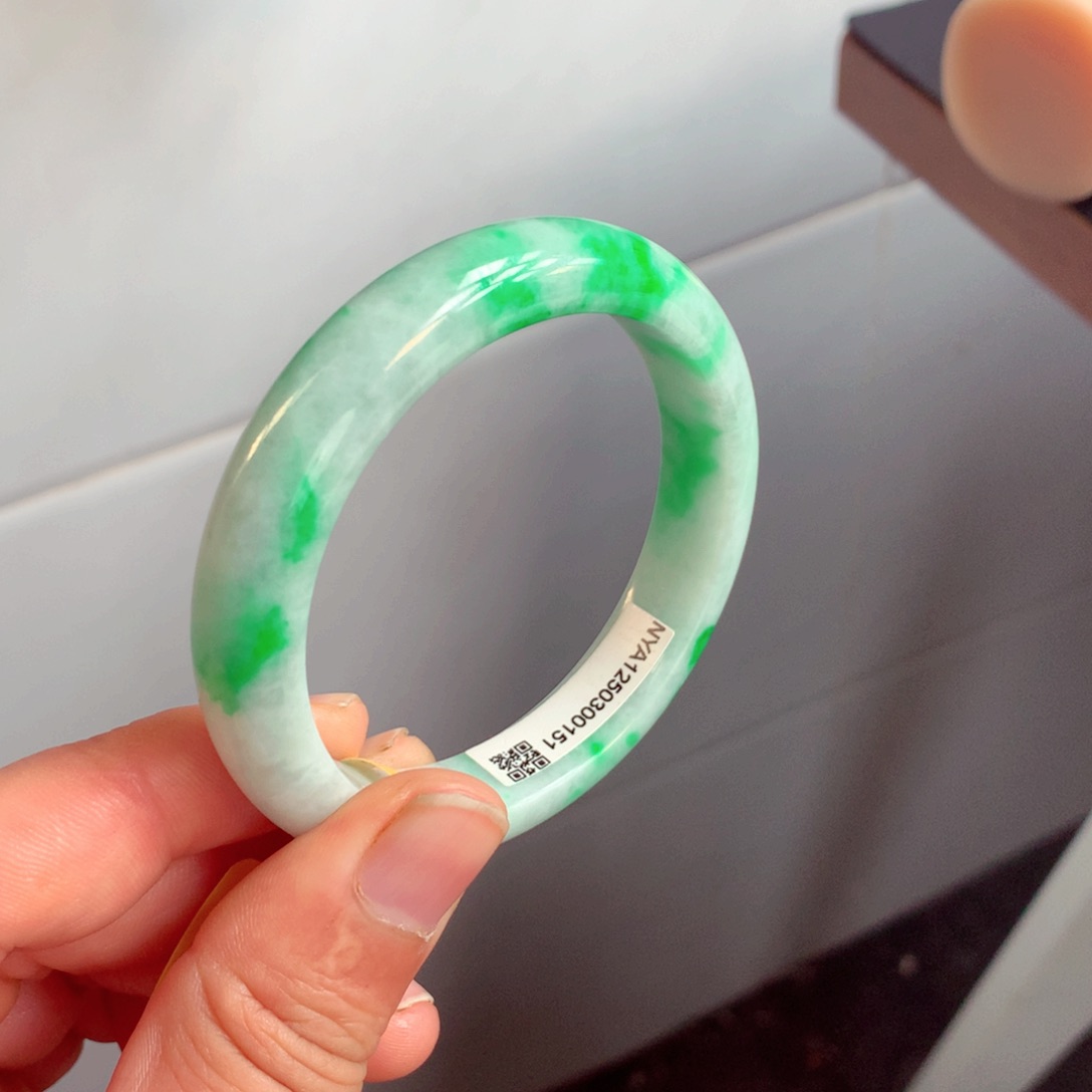 翡翠手镯未镶嵌缅甸翡翠