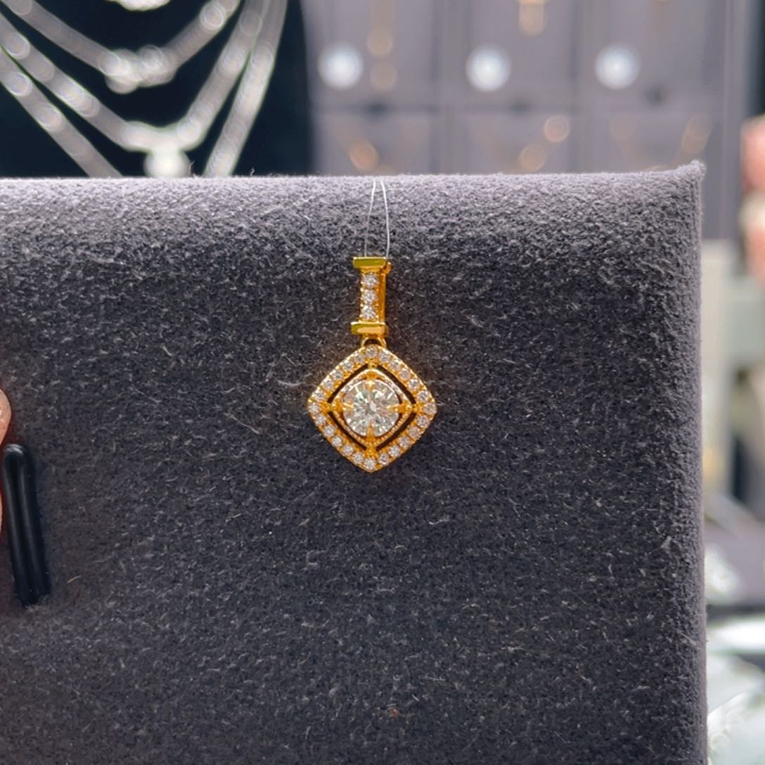 钻石吊坠(不含链)18K金镶嵌吊坠k黄