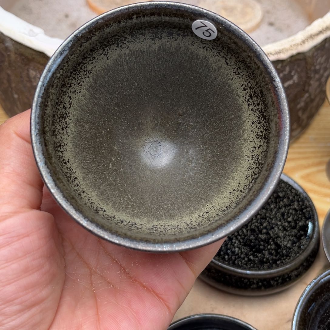 茶盏义兴龙窑坚持真柴烧