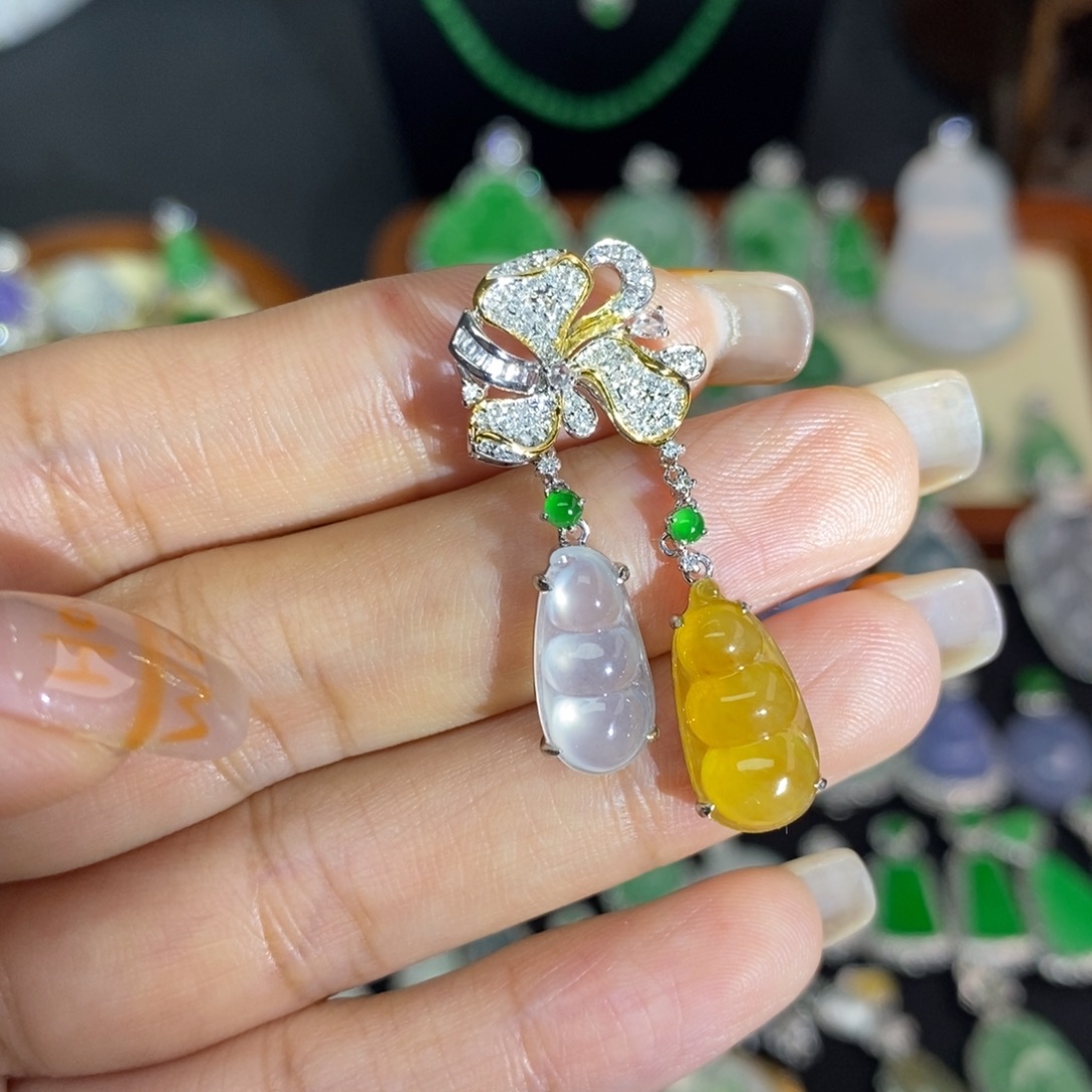 翡翠18K金镶嵌颈饰A货翡翠