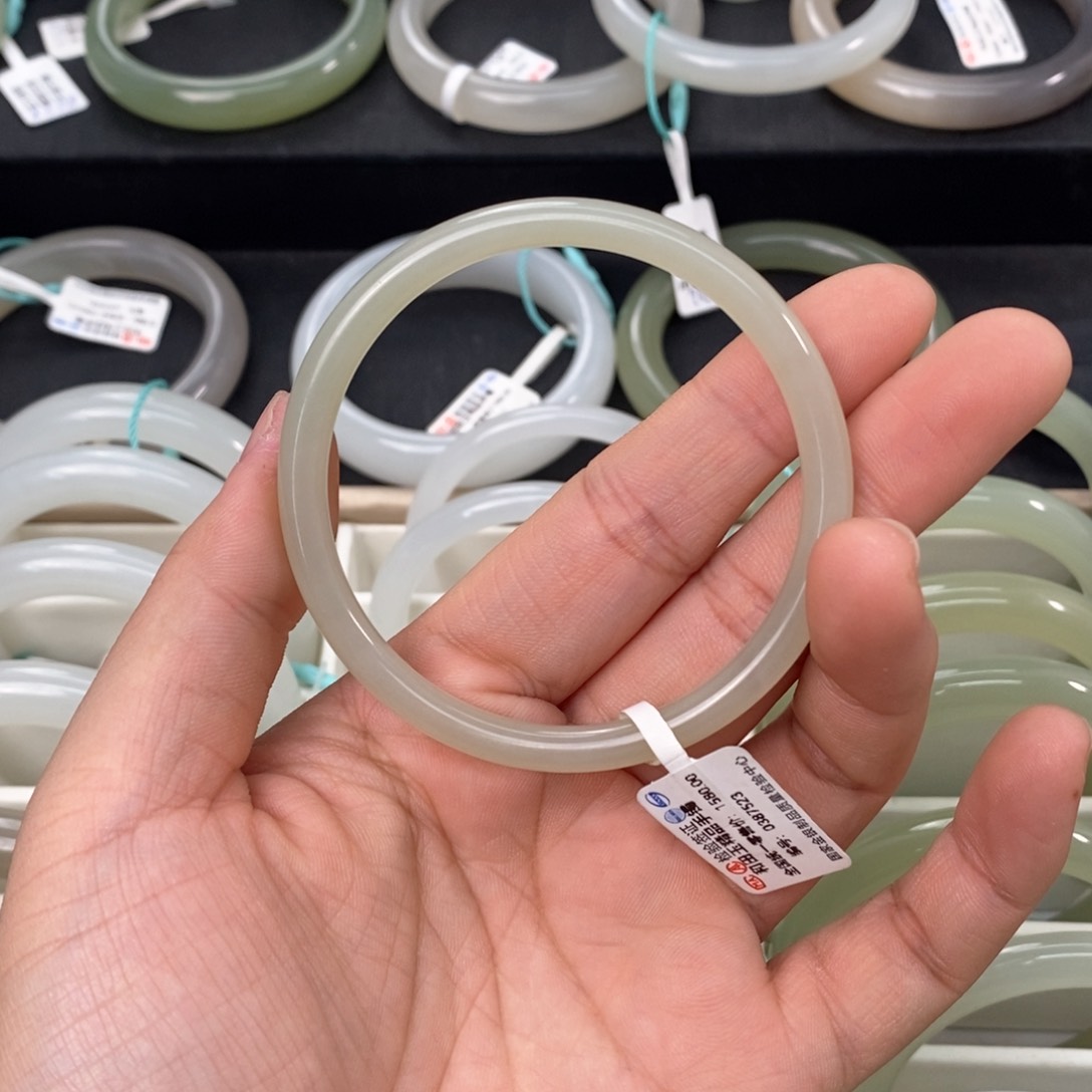 和田玉手镯未镶嵌56