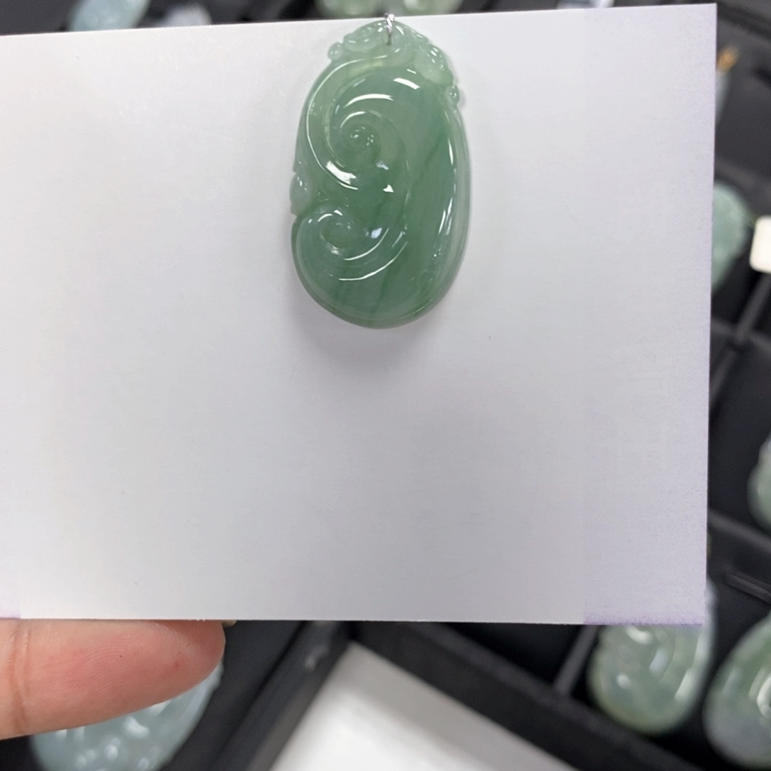 翡翠颈饰未镶嵌如意