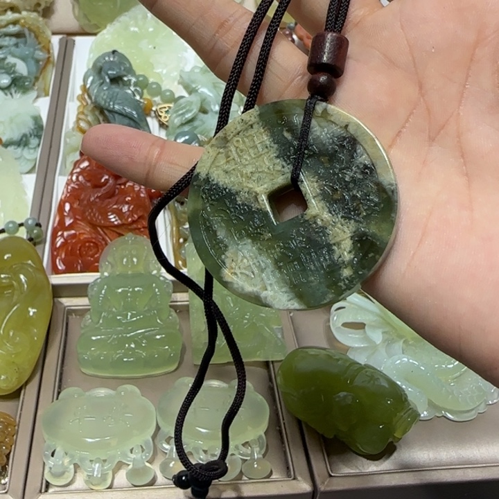 蛇纹石玉吊坠未镶嵌