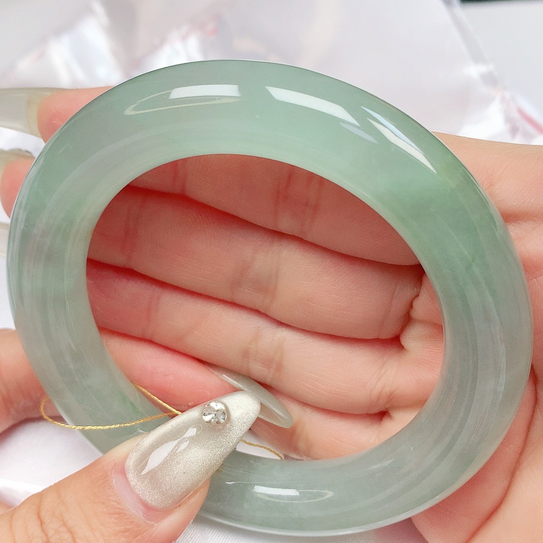 翡翠手镯未镶嵌抖音832