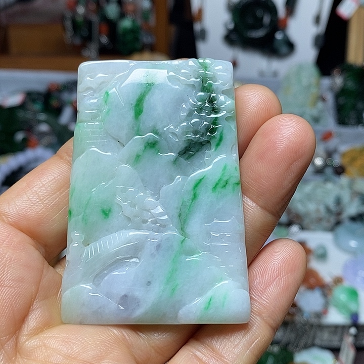 翡翠未镶嵌吊坠(赠链)