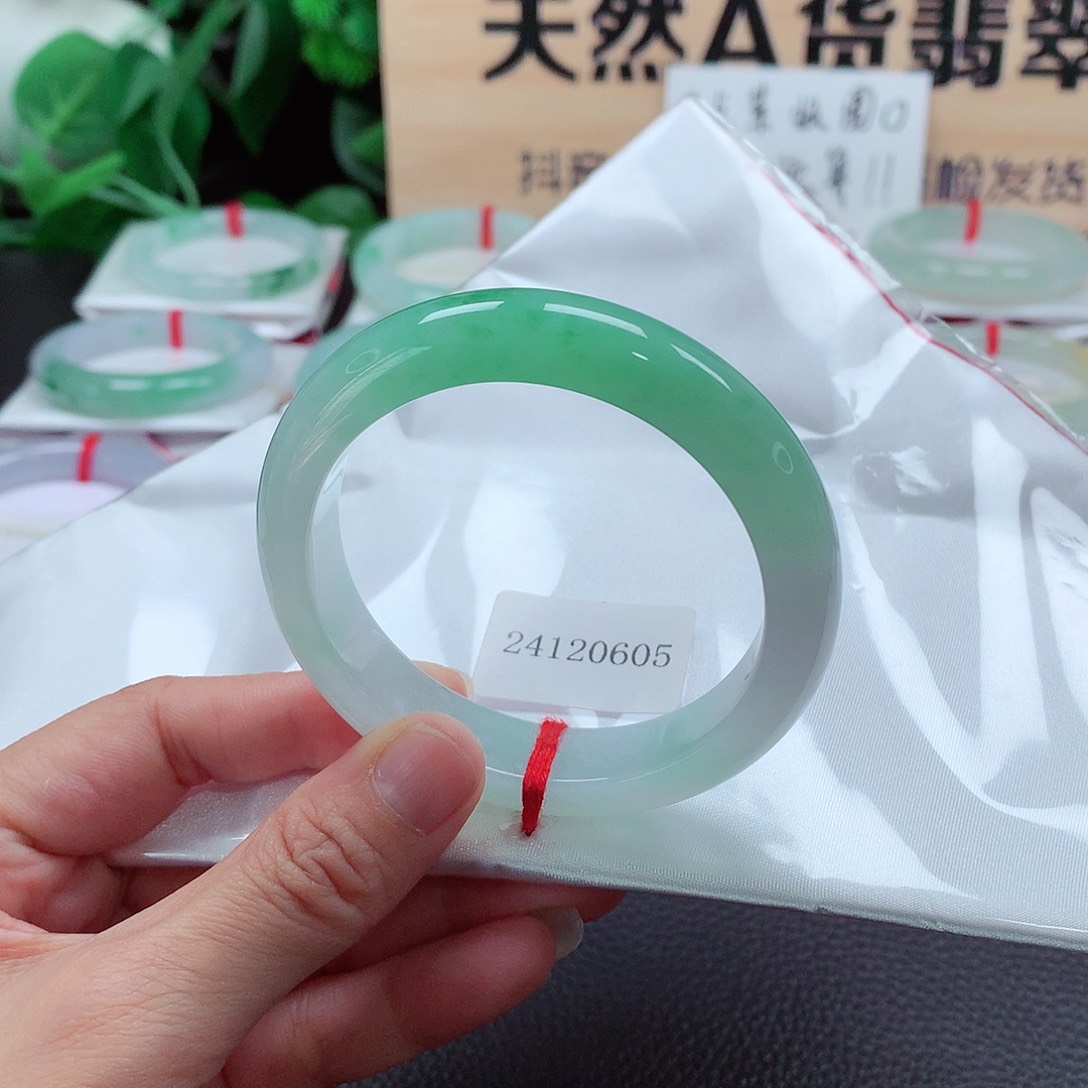 翡翠手镯未镶嵌天然A货翡翠手镯