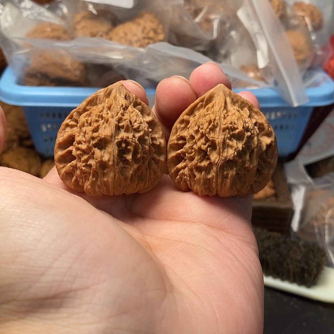 1文玩核桃红钻39-338