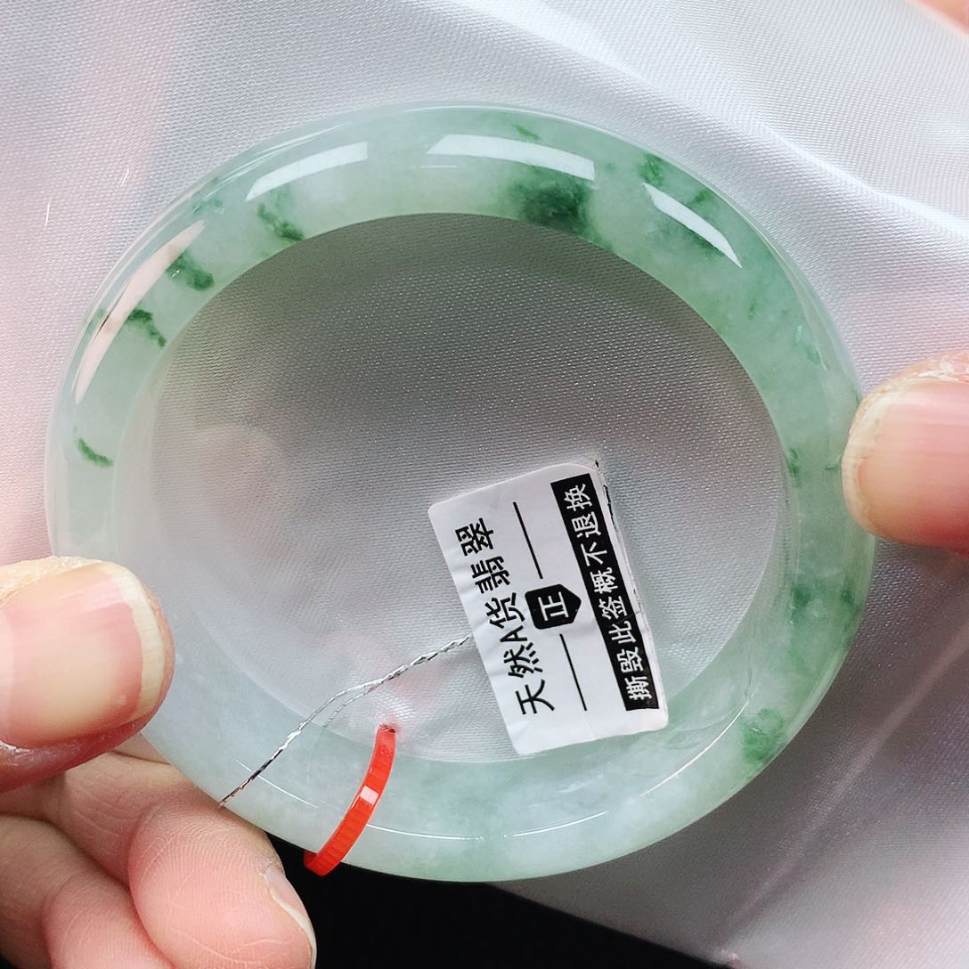 翡翠手镯未镶嵌53圈