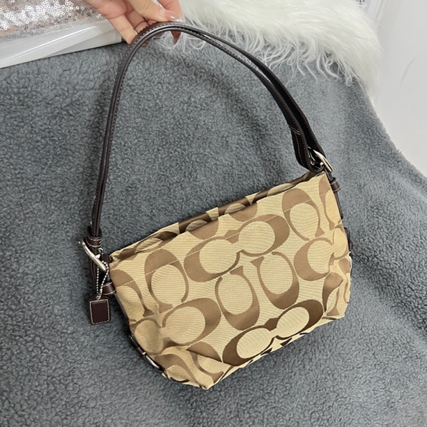 95新 COACH/蔻驰 大号腋下单肩两用布面豌豆元宝麻将hobo法棍包