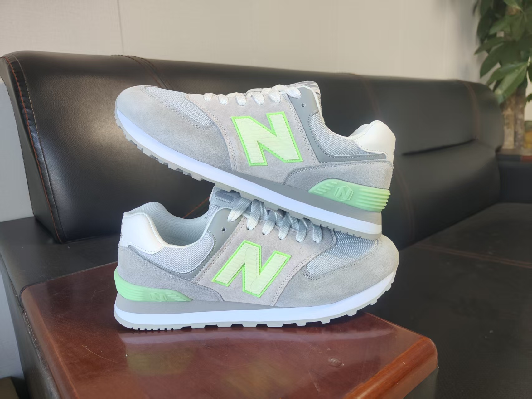 574 时尚男女运动鞋