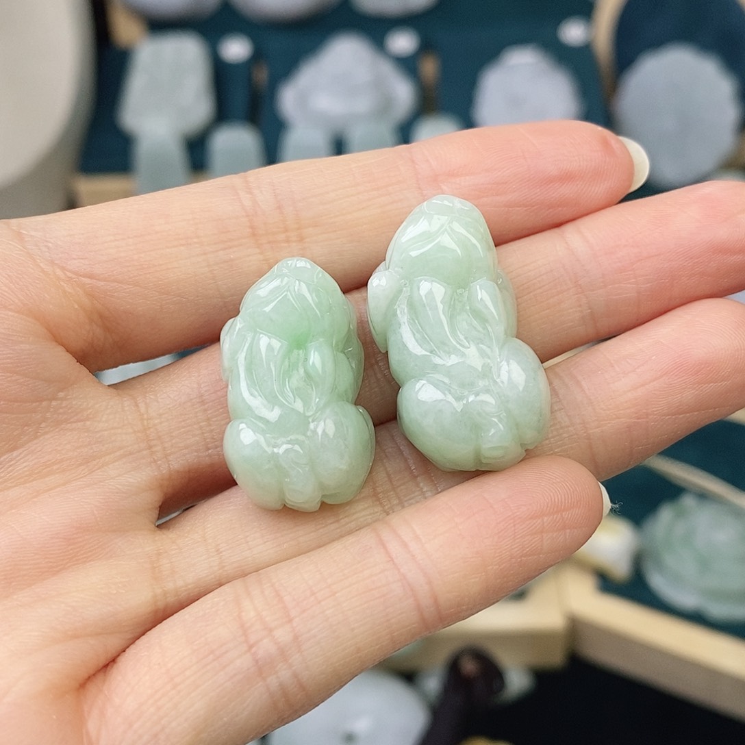 翡翠未镶嵌颈饰貔貅发货发其一