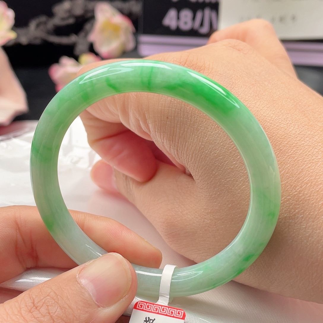 翡翠未镶嵌手镯（圆镯）54.6