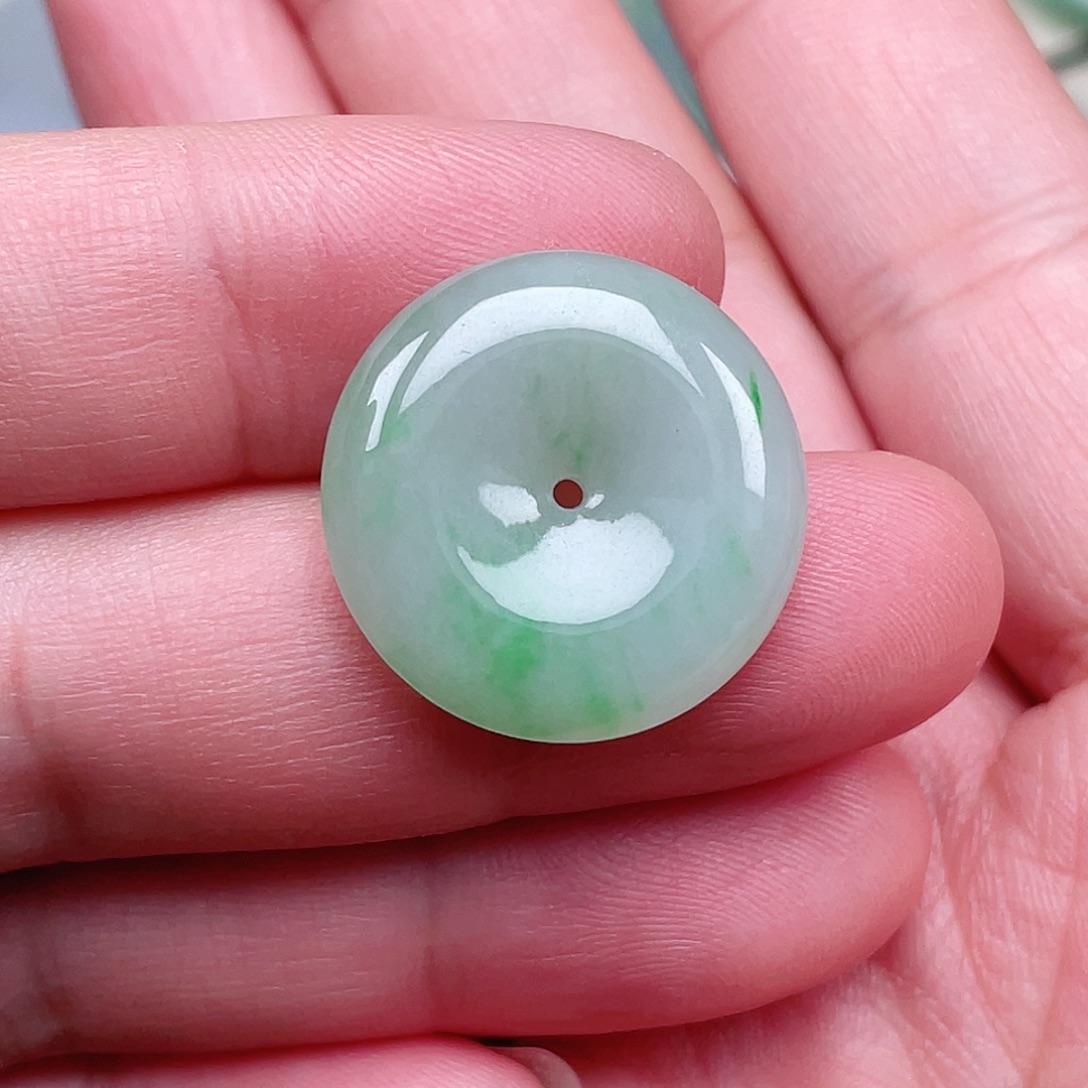 翡翠未镶嵌颈饰平安扣