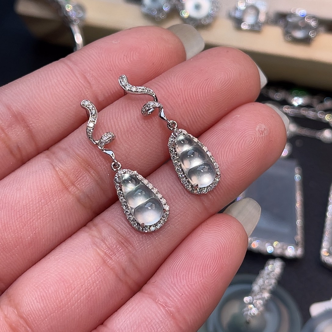 翡翠18K金镶嵌耳饰豆子