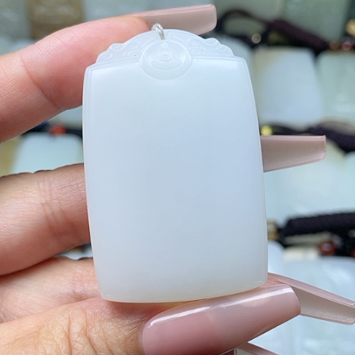 【闪购商品】和田玉未镶嵌颈饰雨**民