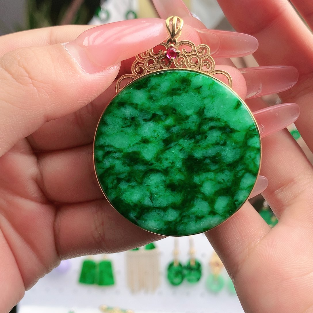 翡翠颈饰18K金镶嵌吊坠