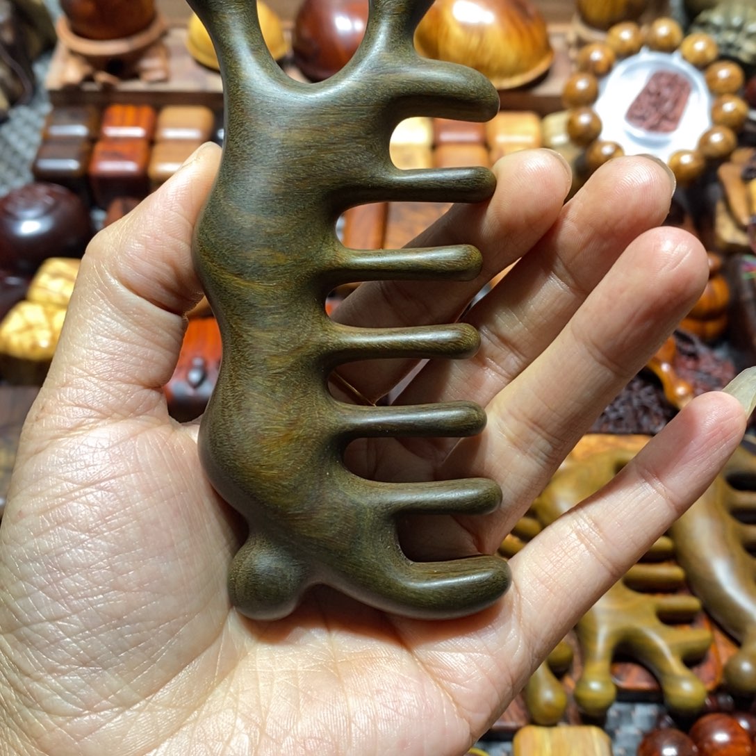 芋***萄木绿檀木梳子一把