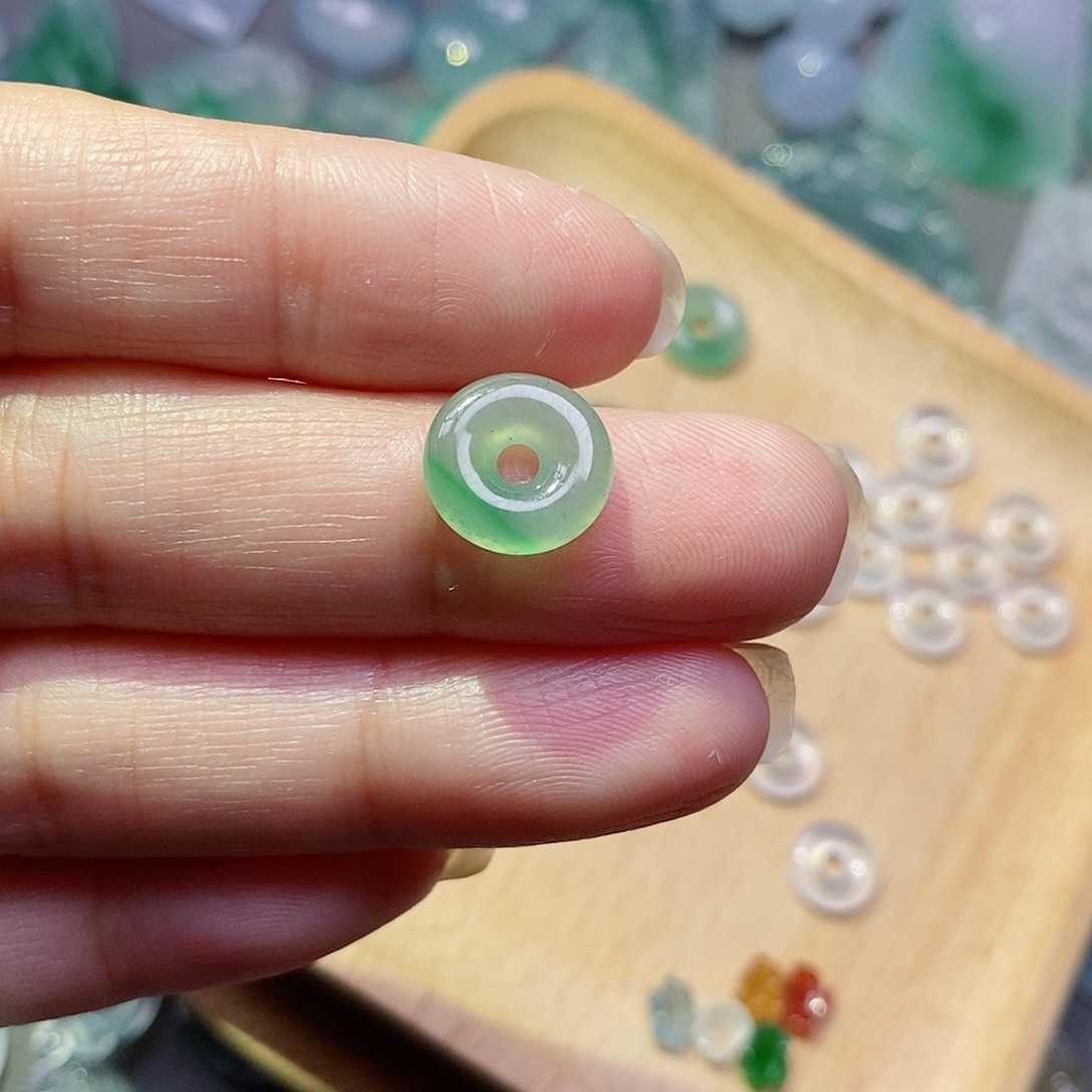 翡翠颈饰未镶嵌?***哟翡翠