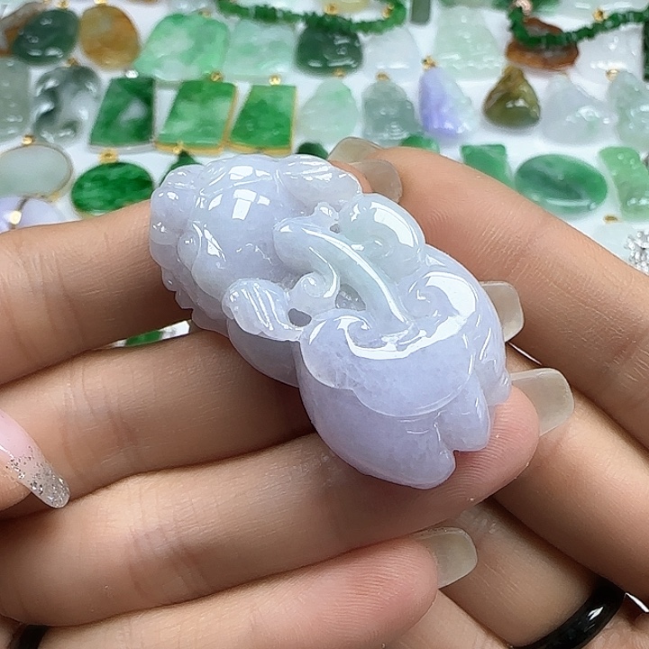 翡翠颈饰未镶嵌招财大貔貅