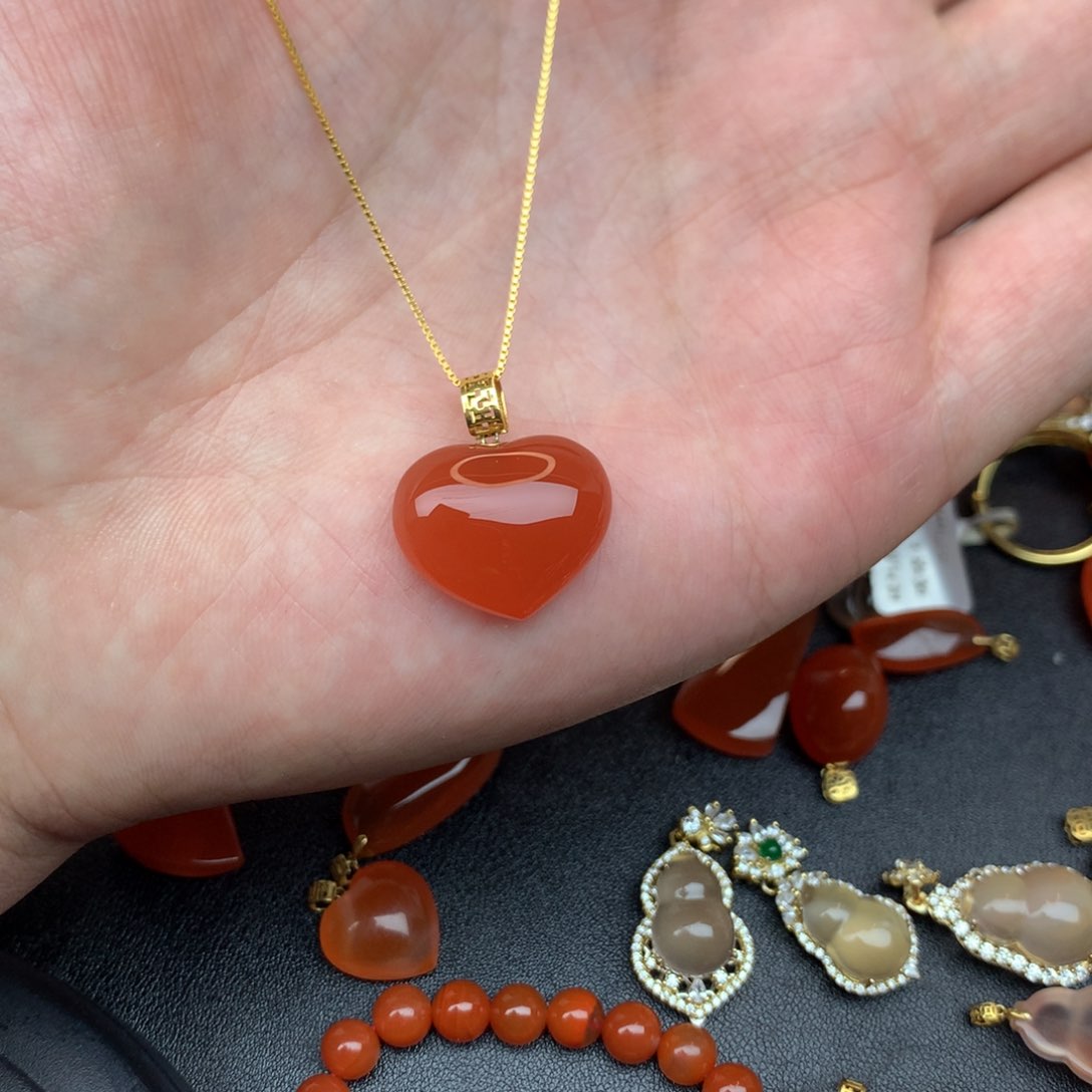 南红玛瑙颈饰未镶嵌