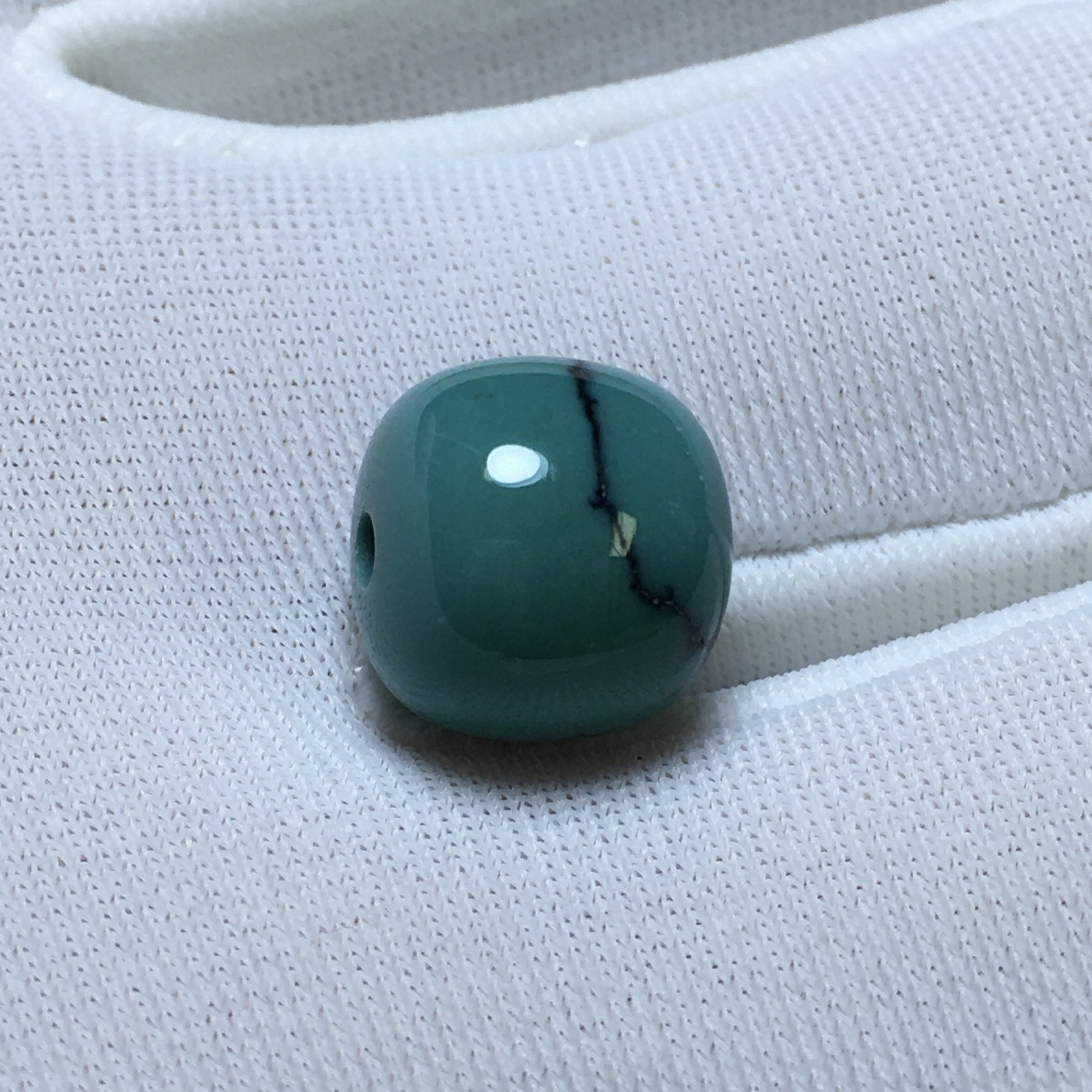 【水草纹老型】湖北十堰原矿绿松石单珠，直径9对孔8.3mm,克重1.15克