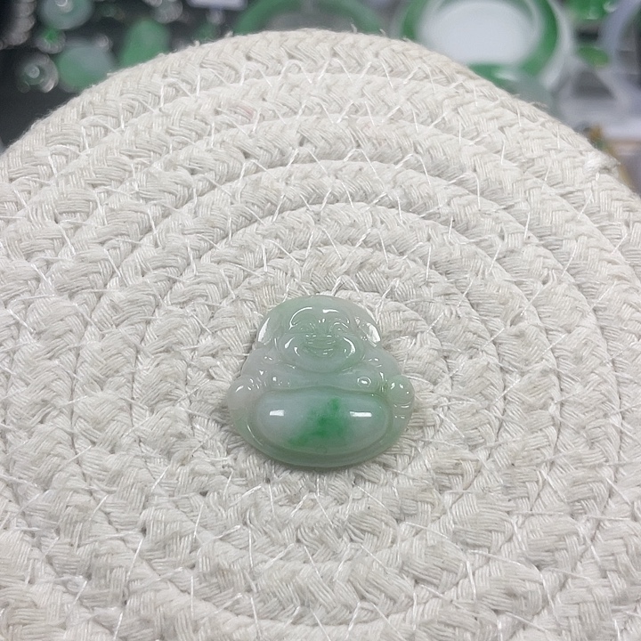 翡翠未镶嵌颈饰8、佛