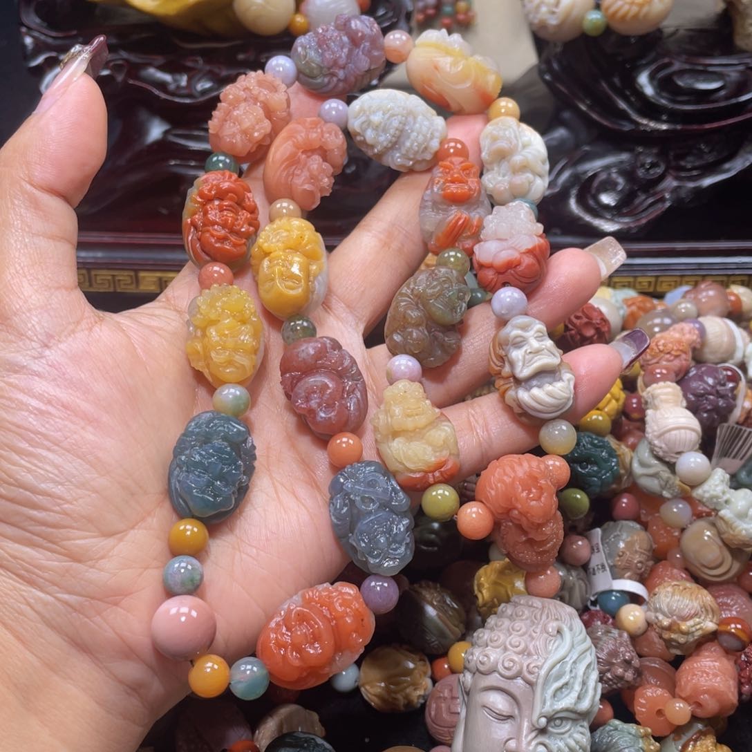 石英质玉手链未镶嵌青****播