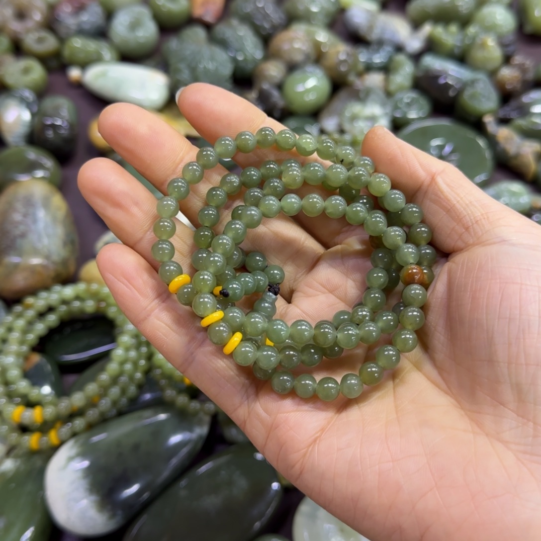 布***布岫岩河磨玉（透闪石质玉）未镶嵌颈饰