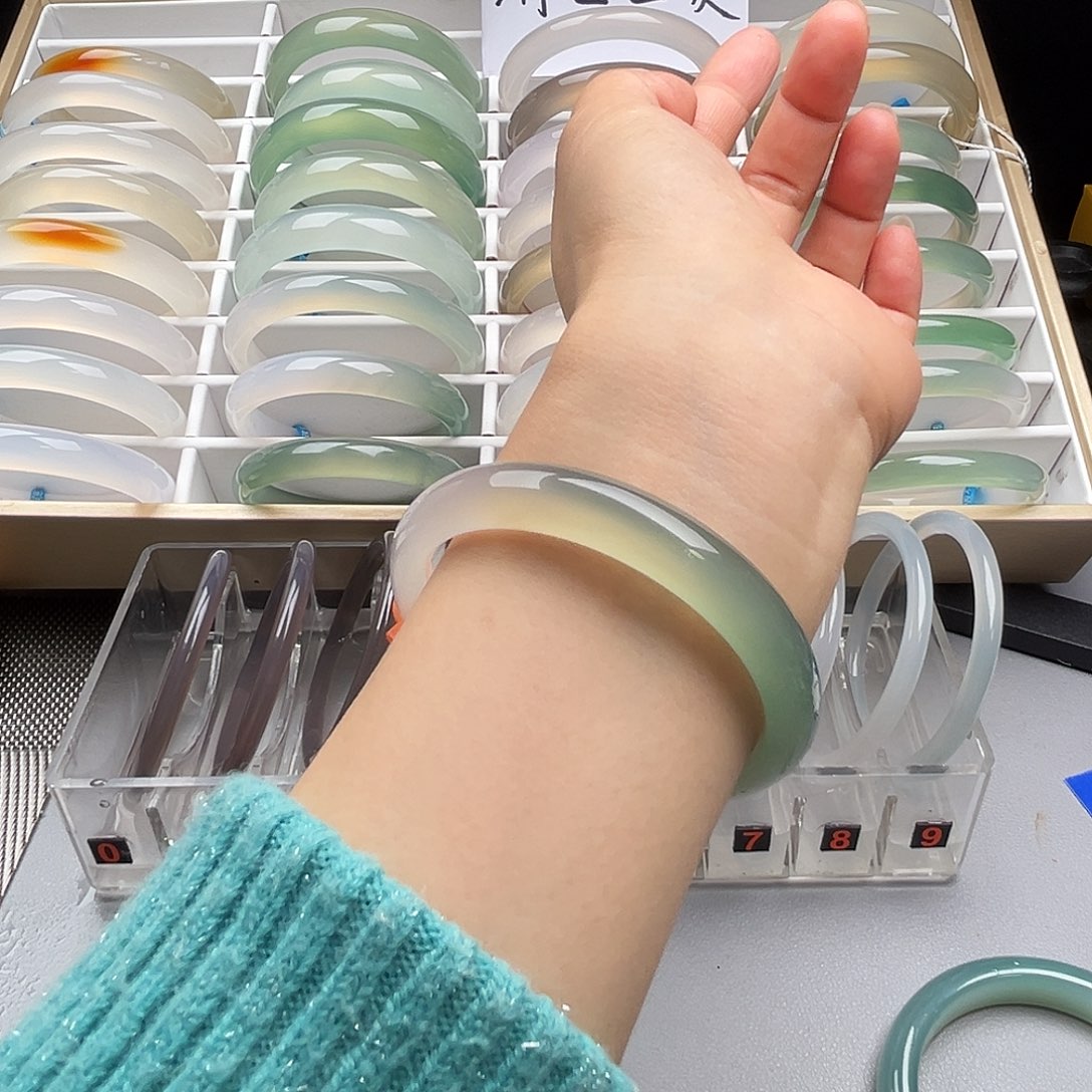 玛瑙/玉髓手镯未镶嵌放漏不退不换58