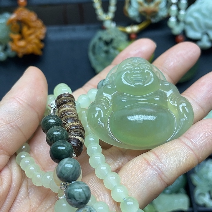 未镶嵌蛇纹石玉颈饰