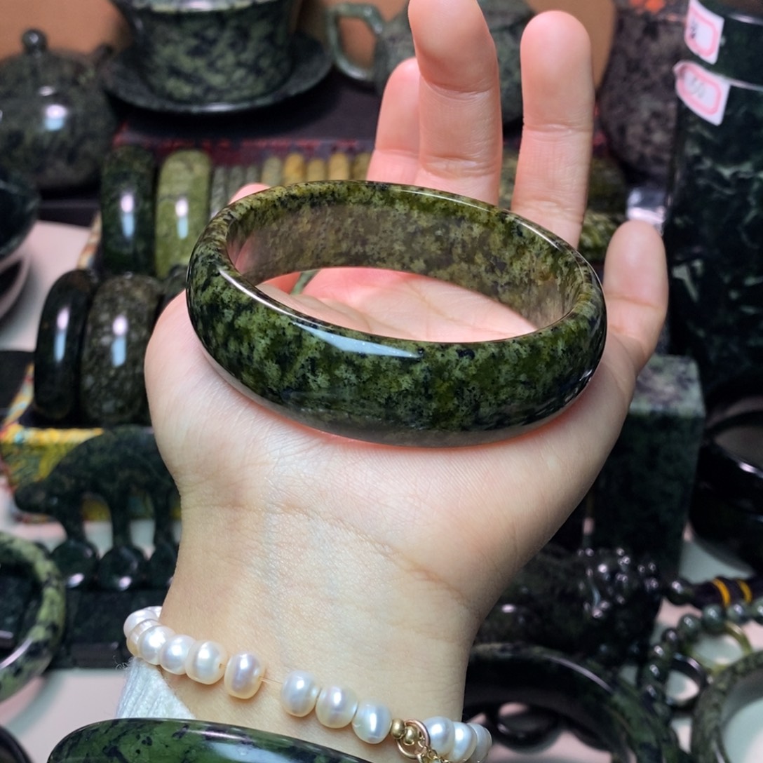 想***你蛇纹石玉未镶嵌项链