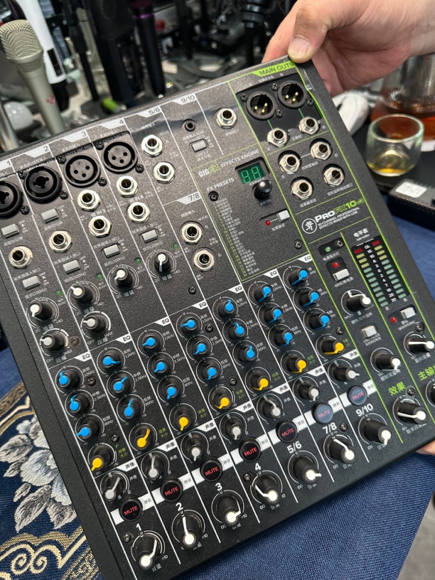 95新  美奇10路调音台 完美新 无包装