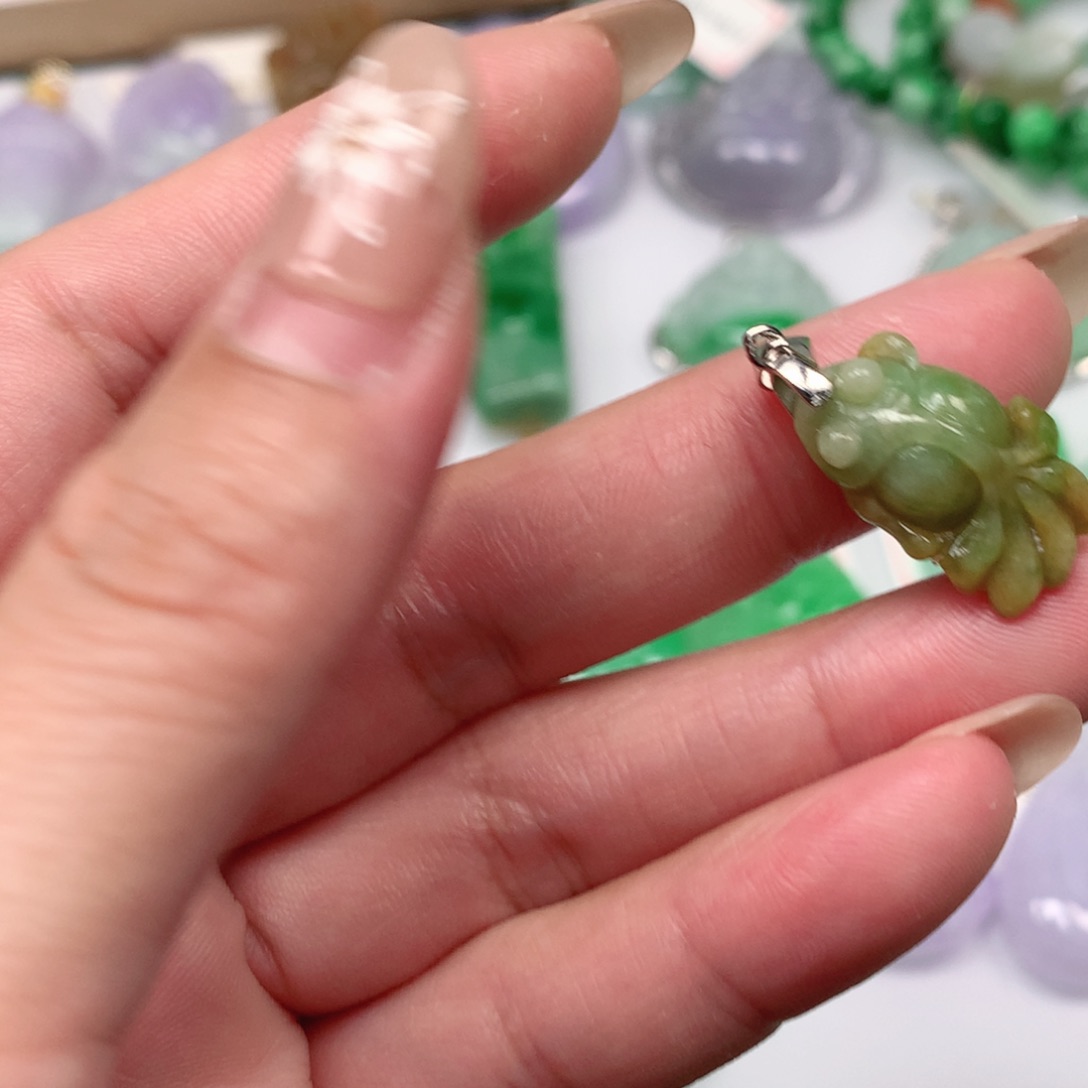 吊坠(不含链)未镶嵌翡翠