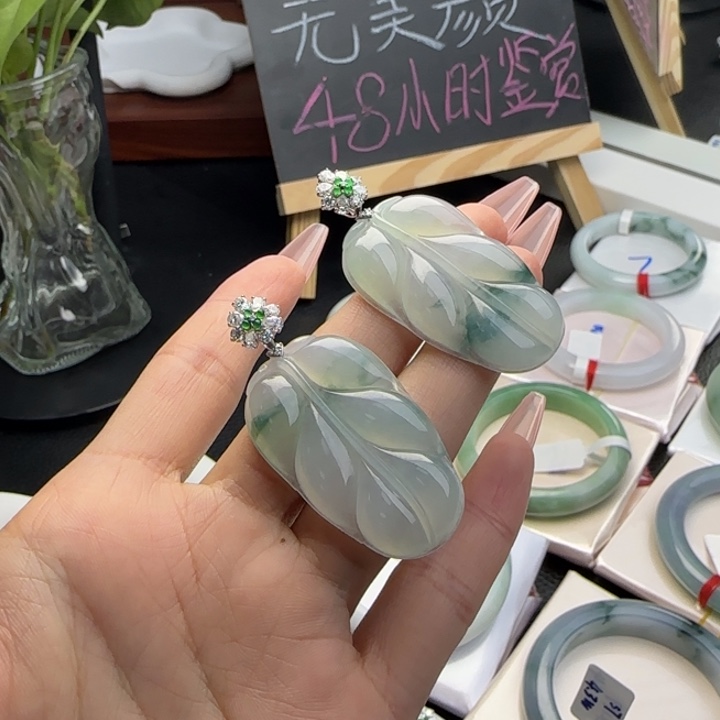 18K金镶嵌手镯翡翠翡翠叶子